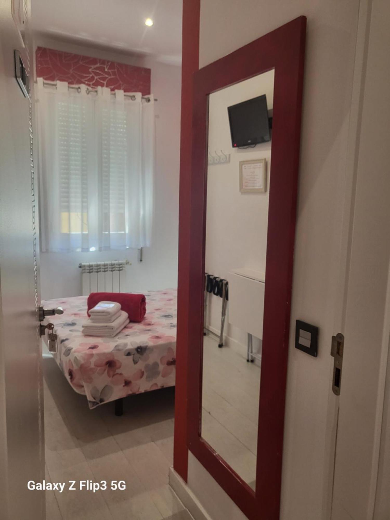 Hostal Inn Madrid Ngoại thất bức ảnh